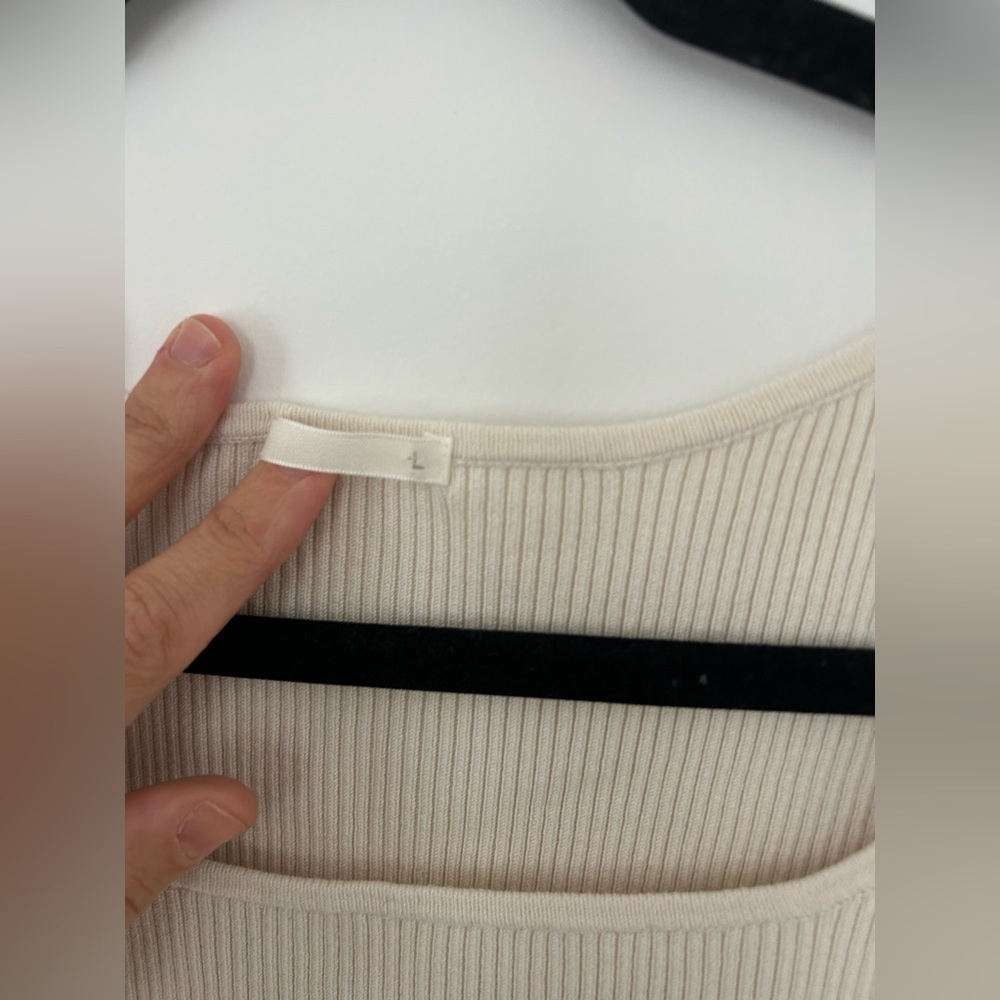 GU square chest minimalist rib top - Picture 3 of 6